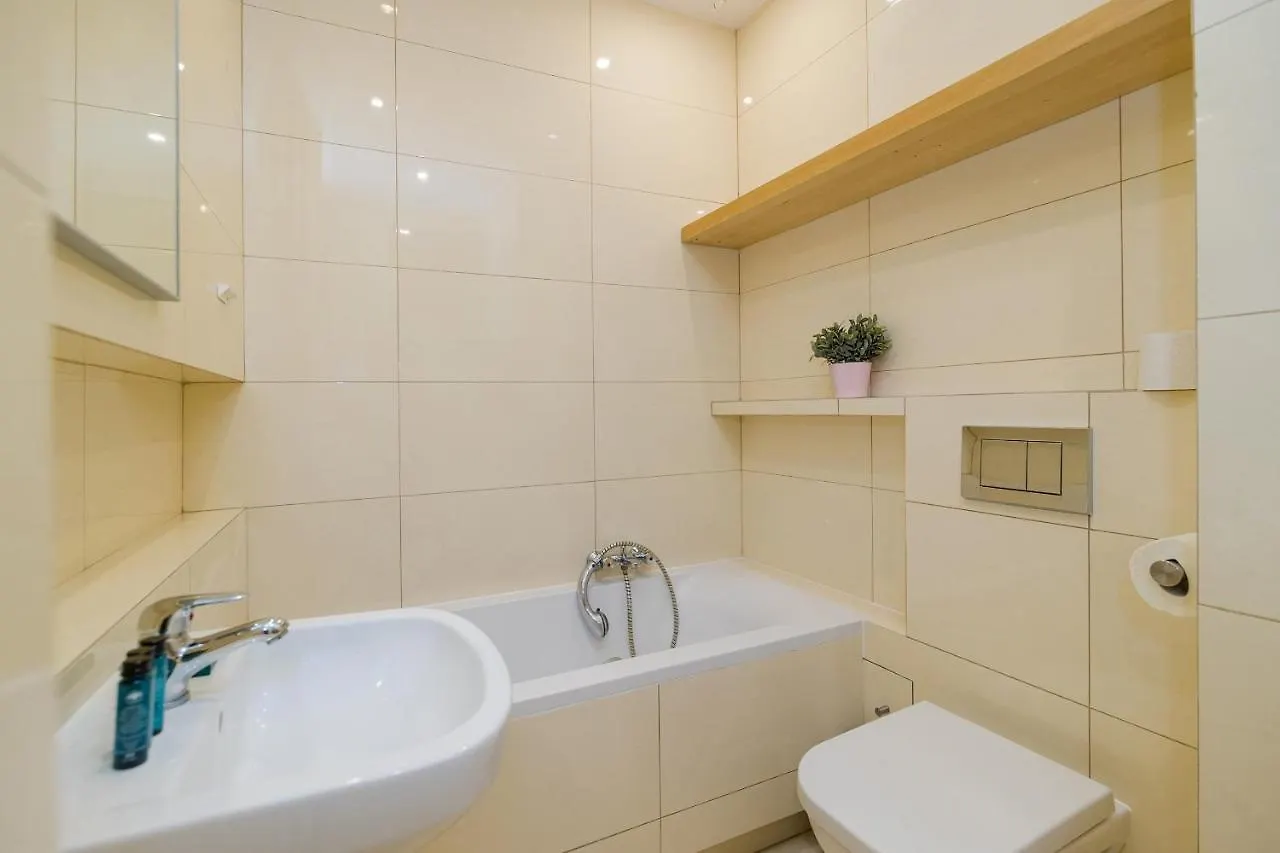 Shortstaypoland Plac Dabrowskiego B140 Varšava 0*,